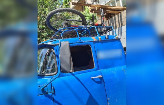 Закарпатець вкрадений велосипед сховав на даху вантажівки