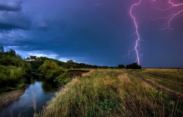 На Закарпатську область насуває грози