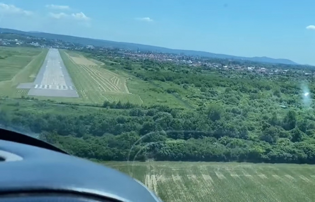 Двомісний літак зі Словаччини приземлився в аеропорту “Ужгород”