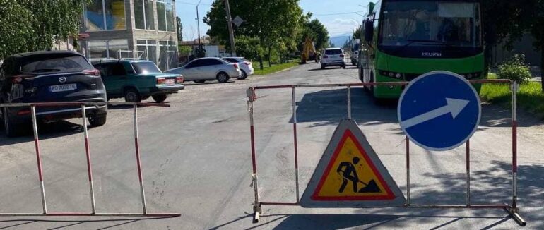 У Мукачеві на одній із центральних вулиць обмежено рух