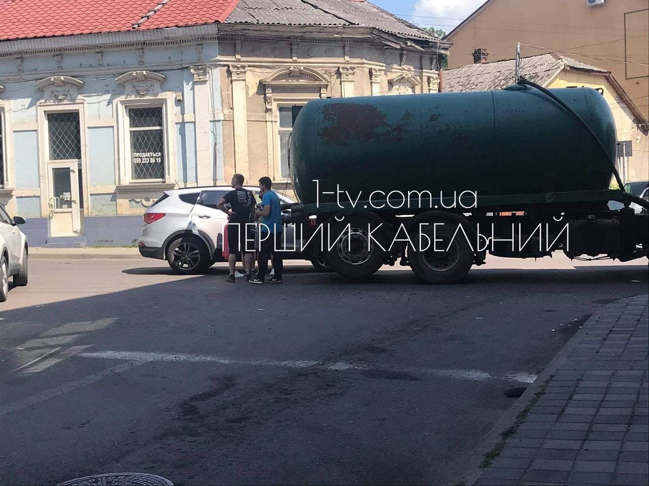 В Ужгороді сталася ДТП: легковик зіштовхнувся з вантажівкою