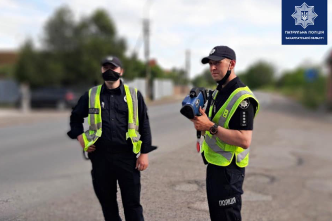 Закарпатська поліція отримала нові прилади TruCam II для вимірювання швидкості