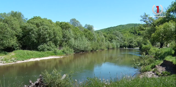 Улюблене місце для відпочинку – понівечене: у Великому Березному зруйнована дамба (ФОТО, ВІДЕО)