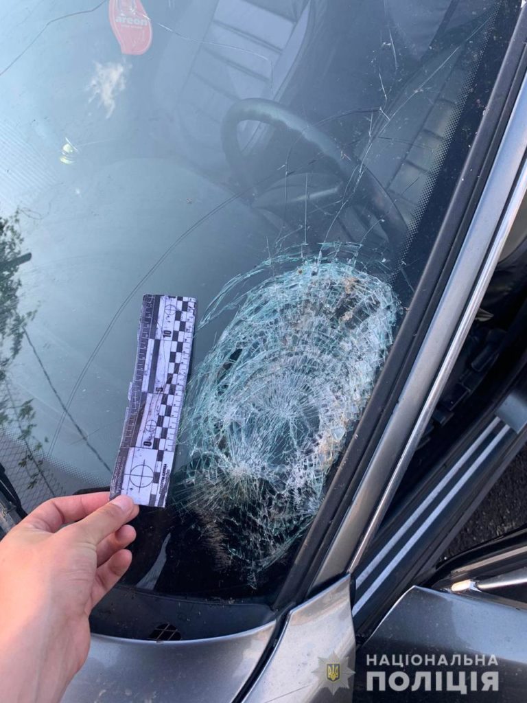 В Ужгородському районі водій «BMW» здійснив наїзд на пішохода та втік з місця події