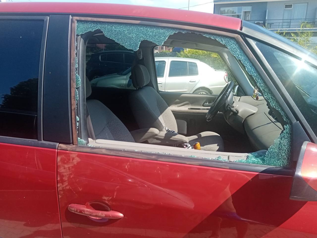 В Ужгороді обікрали автомобіль