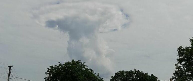 На Закарпатті сфотографували незвичне явище, схоже на ядерний гриб