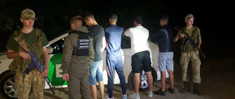 Спільна прикордонна операція: на Ужгородщині затримали групу нелегалів