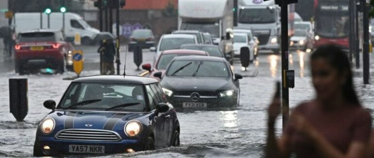Лондон накрила злива: підтоплені метро, лікарні, вулиці
