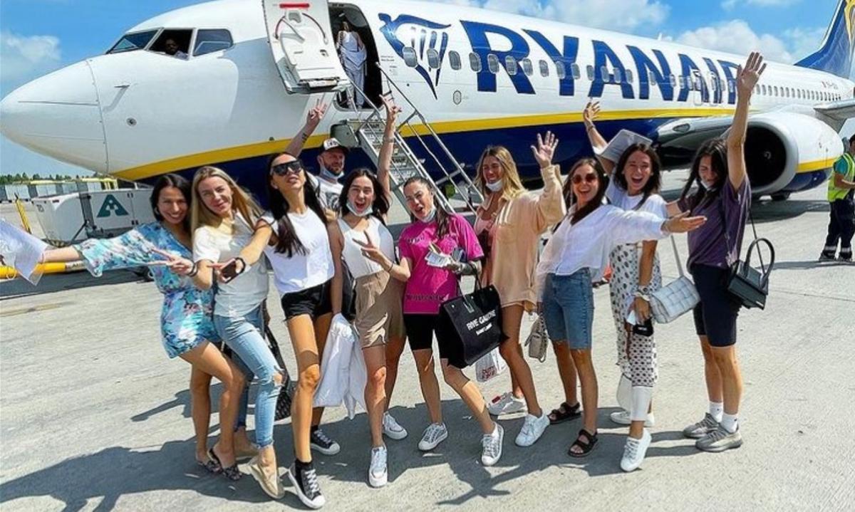 Матч Україна - Англія: дівчата та жінки гравців нашої збірної приїхали до Риму, щоб підтримати команду