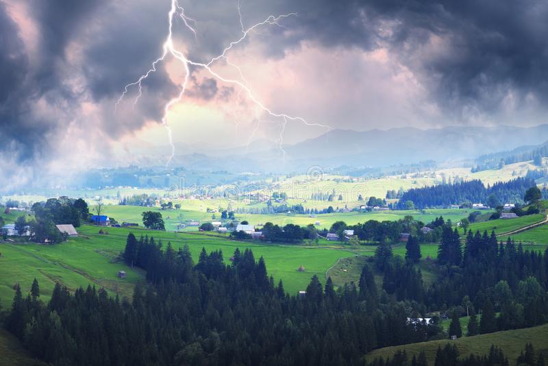 Дані метеосупутників: на Закарпаття насуваються грози