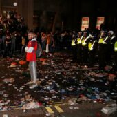 Близько 20 постраждалих поліцейських: у Лондоні фанати збірної Англії влаштували заворушення на стадіоні “Уемблі”