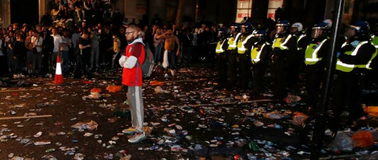 Близько 20 постраждалих поліцейських: у Лондоні фанати збірної Англії влаштували заворушення на стадіоні “Уемблі”