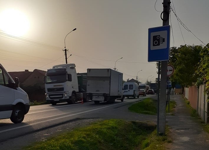 До уваги водіїв: на трасі у межах Ракошина утворились величезні затори