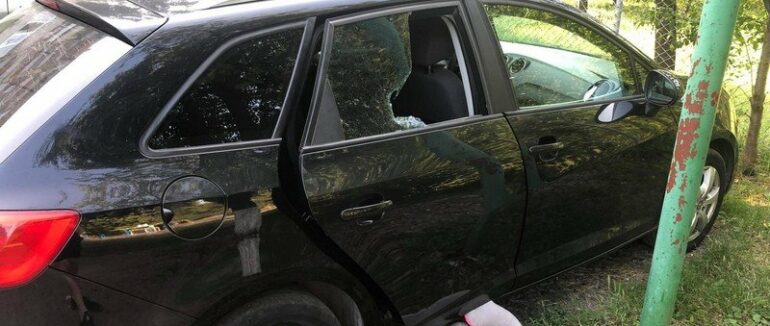 Обкрадання машин в Мукачеві: відеокамери зафіксували нічного грабіжника