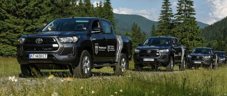 Понад 30 автомобілів для охорони територій: закарпатські нацпарки та заповідник отримали безкоштовні “Тойоти” від Німеччини