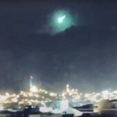 Осяяв небо: у Туреччині, де вирують лісові пожежі, впав метеорит