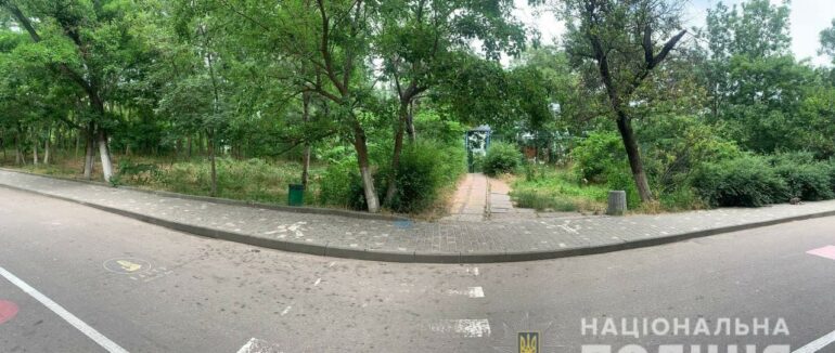 Замах на життя знайомого: в Одесі приїжджий з Ужгорода вдарив ножем товариша