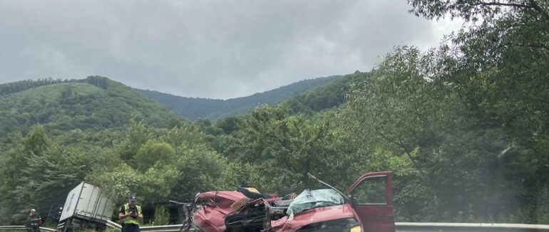 Одна людина загинула, троє госпіталізовані: подробиці трагічної автотрощі на Мукачівщині