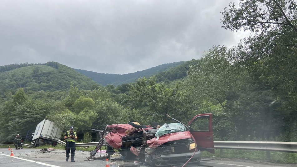 Одна людина загинула, троє госпіталізовані: подробиці трагічної автотрощі на Мукачівщині