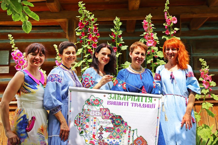 Вишита карта Закарпаття: Ужгородський скансен отримав унікальний подарунок