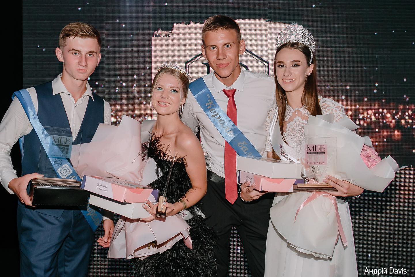 Випускники-2021: у Мукачеві обрали короля та королеву балу