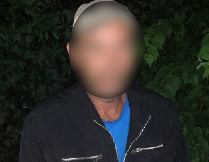 Намагався вкрасти кришку каналізаційного люка: в Ужгороді затримали крадія