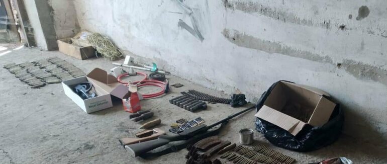 Карабін, пістолет, димову шашку, гранати та набої: у закарпатця виявили цілий арсенал