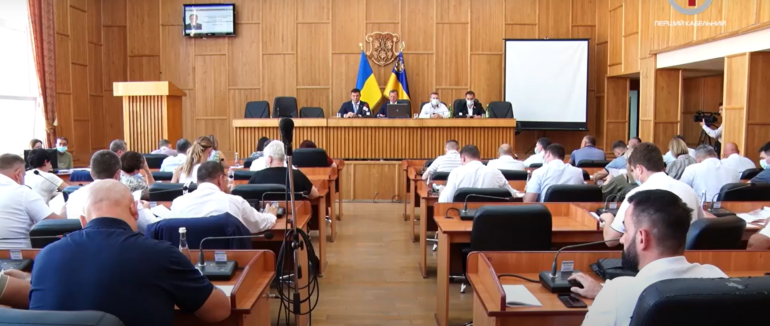 Затяжна сесія: черговий ряд питань депутати Ужгородської міськради вдруге переносять (ВІДЕО)