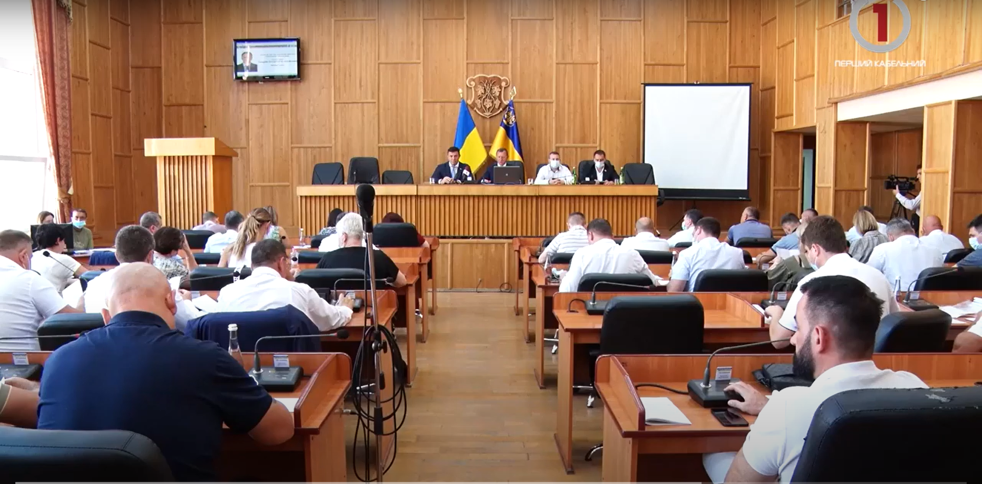 Затяжна сесія: черговий ряд питань депутати Ужгородської міськради вдруге переносять (ВІДЕО)