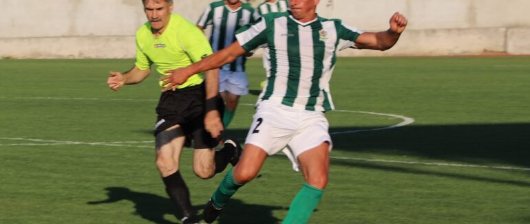 Ще повні сил: в Ужгороді почався чемпіонат з футболу серед ветеранів