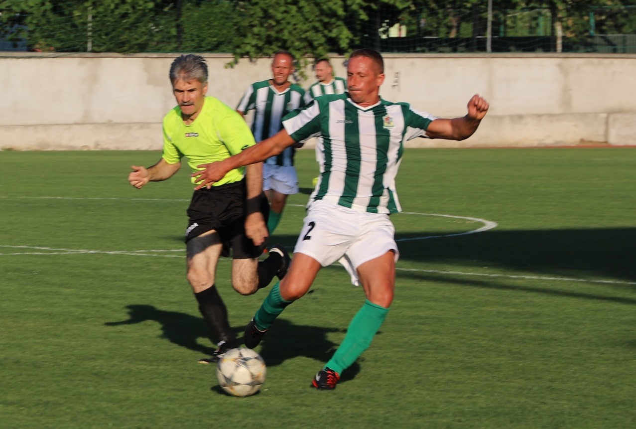 Ще повні сил: в Ужгороді почався чемпіонат з футболу серед ветеранів