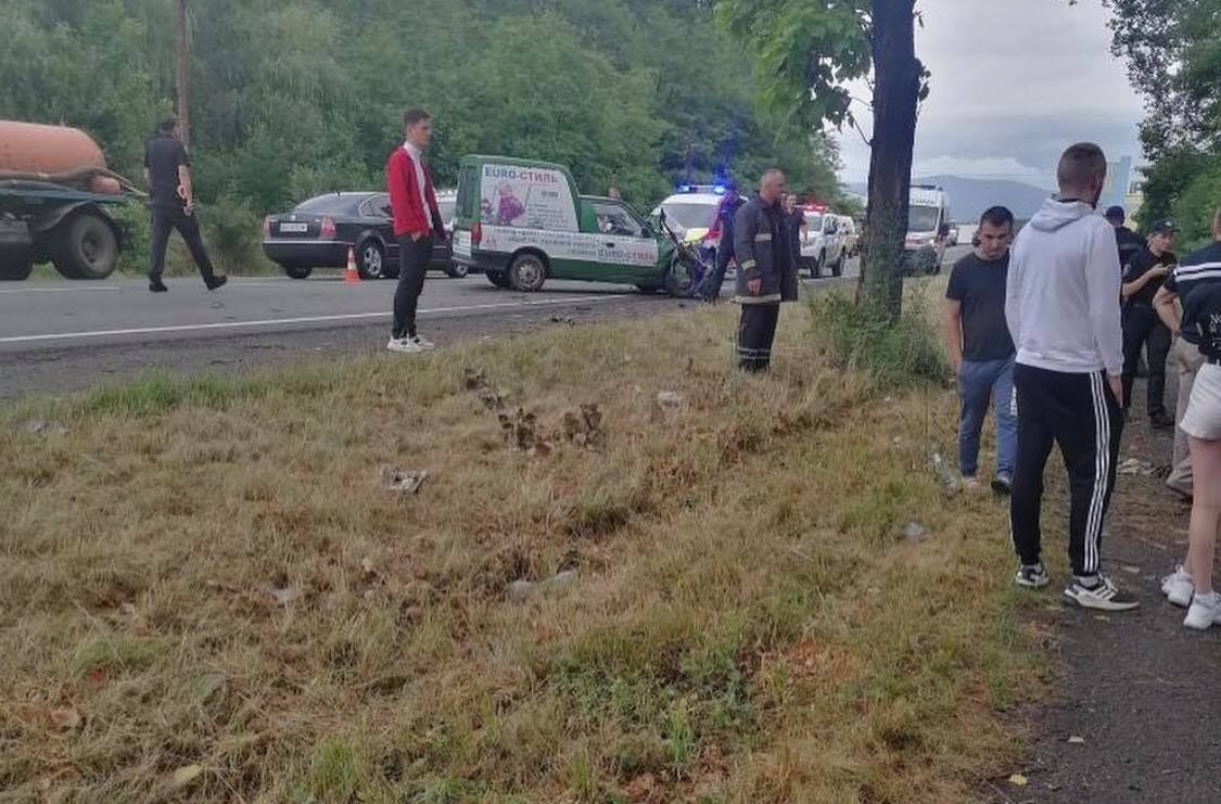 Аварія у Іршаві: легковик опинився в кюветі