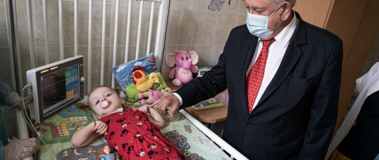 Маленька закарпатка отримала в Угорщині лікування надзвичайно дорогим препаратом Zolgensma