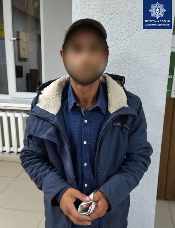 В Ужгороді потерпілий затримав грабіжника та викликав поліцію