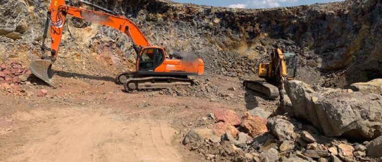 Незаконний видобуток каменю: на Ужгородщині поліцейські зупинили правопорушників