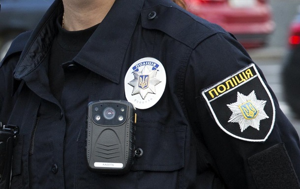 Нетверезий водій та агресивна подруга: в Ужгороді патрульні притягнули до відповідальності хлопця і дівчину