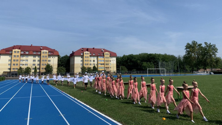 Мукачево, Олімпійський прапор, рекорд України, ДЮСШ