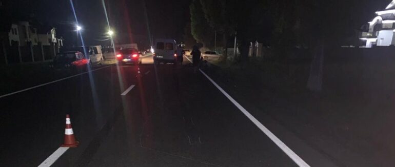 Водій не впорався з керуванням та збив: на Закарпатті загинула 16-річна дівчина