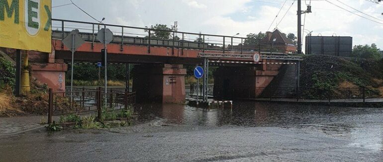 Негода дібралася і до Закарпаття: Ужгород потерпає від дощу