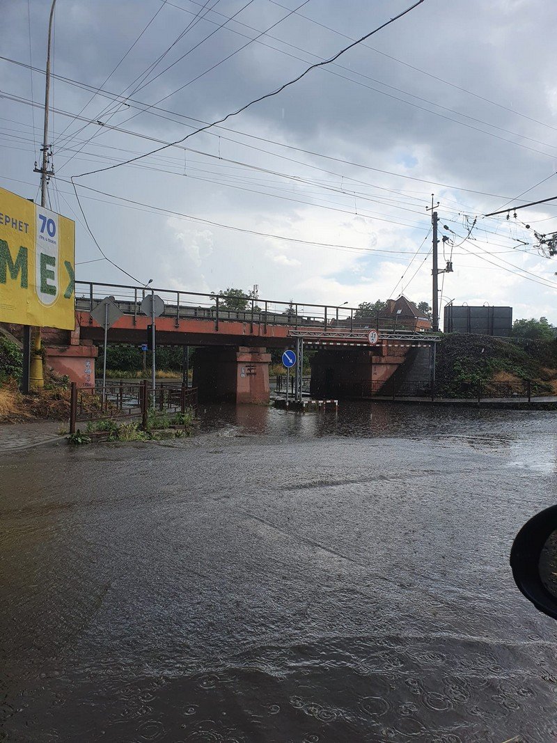 Негода дібралася і до Закарпаття: Ужгород потерпає від дощу