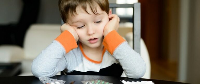 В аптеках дітям до 14 років більше не продаватимуть жодні ліки