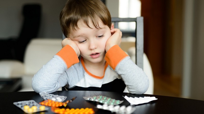 В аптеках дітям до 14 років більше не продаватимуть жодні ліки