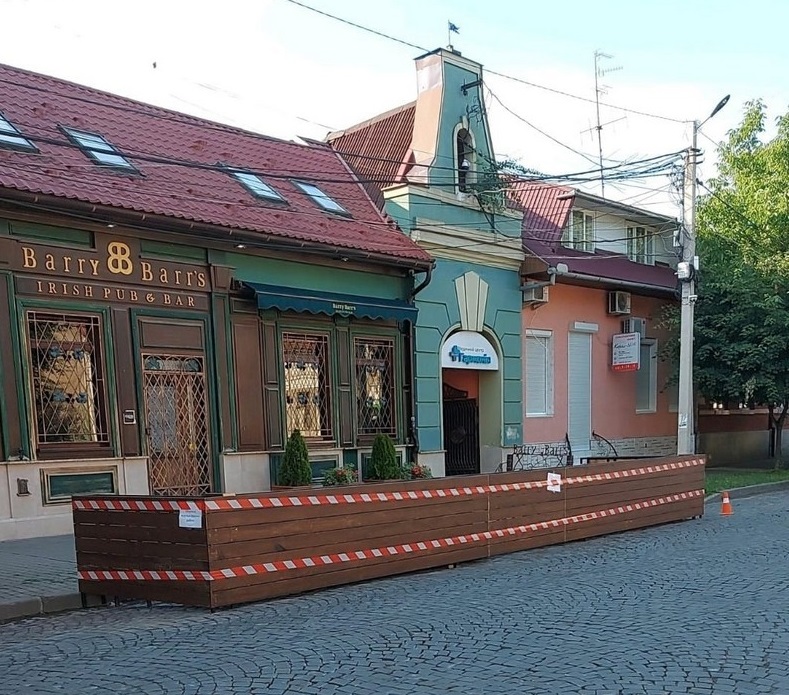 Мукачево, парклет, тротуари, узбіччя, заклади