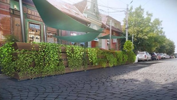 В Мукачеві біля одного із закладів встановили парклет