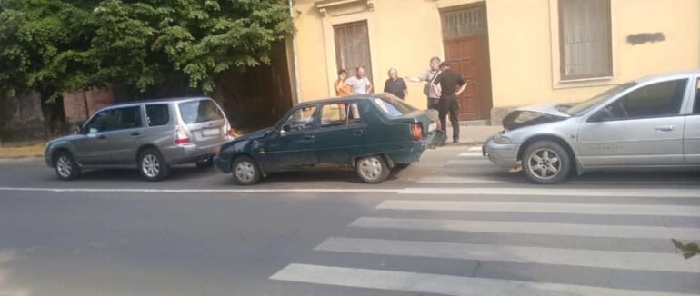 В Ужгороді п’яний водій без прав скоїв ДТП