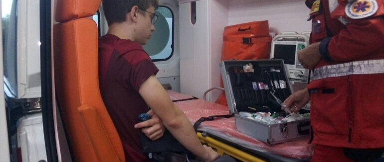 Закарпатські рятувальники надали допомогу киянину, якому стало зле в Карпатах