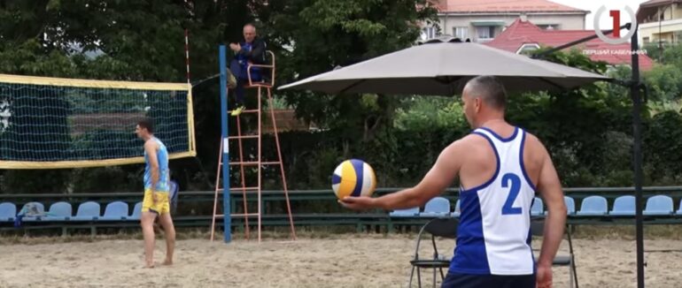 В Ужгороді вперше у пляжному волейболі змагалися працівники ДСНС (ВІДЕО)