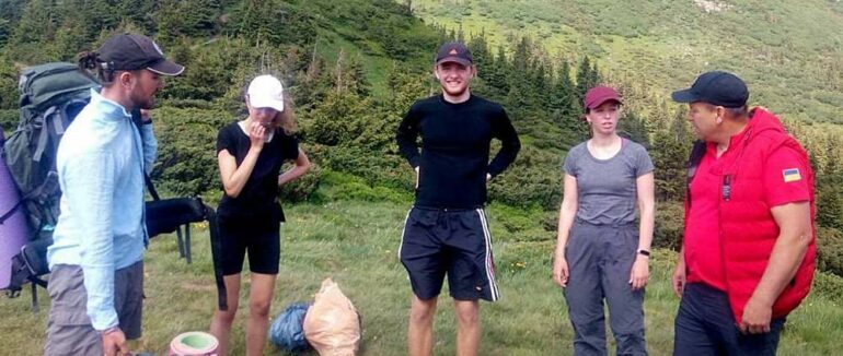 Закарпатські рятувальники надали допомогу молодому киянину, який травмувався під час туристичного походу