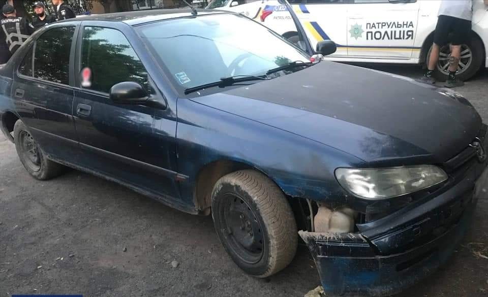 Автопригода в Ужгороді: неповнолітній вчинив ДТП та втік з місця події