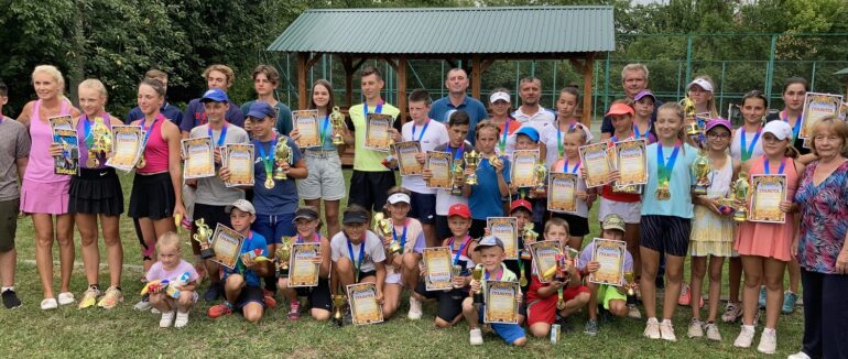 “Літні канікули”: у Тячеві відбувся тенісний турнір